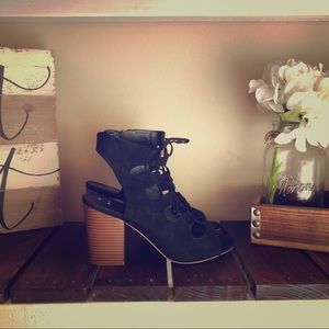 Tie-up peep toe booties/heals!